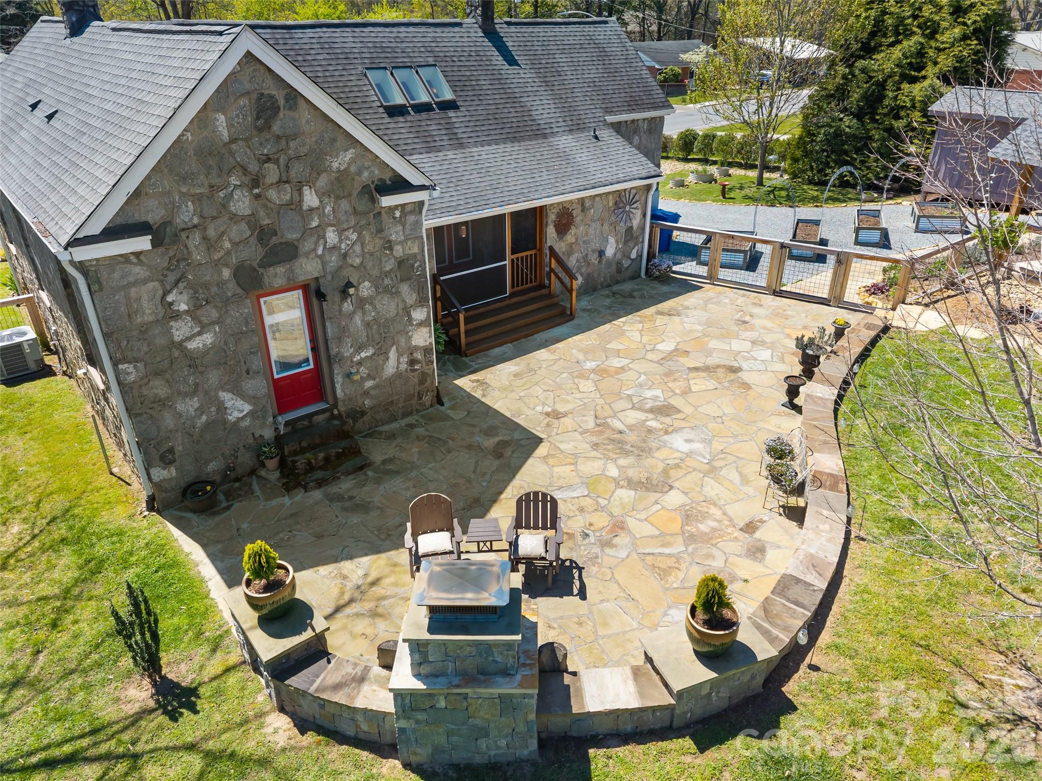 60 W Morgan Street — Brevard