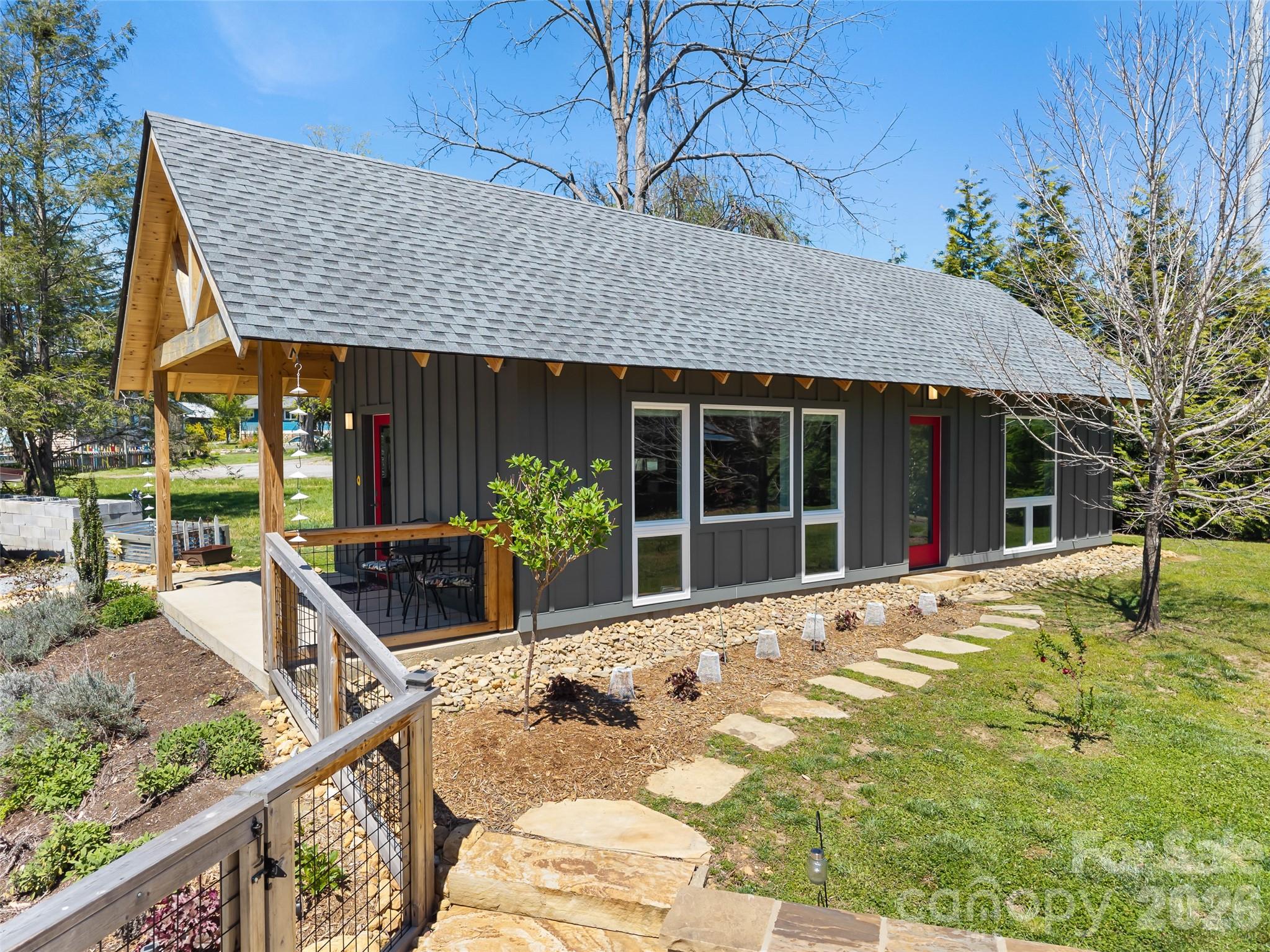 60 W Morgan Street — Brevard
