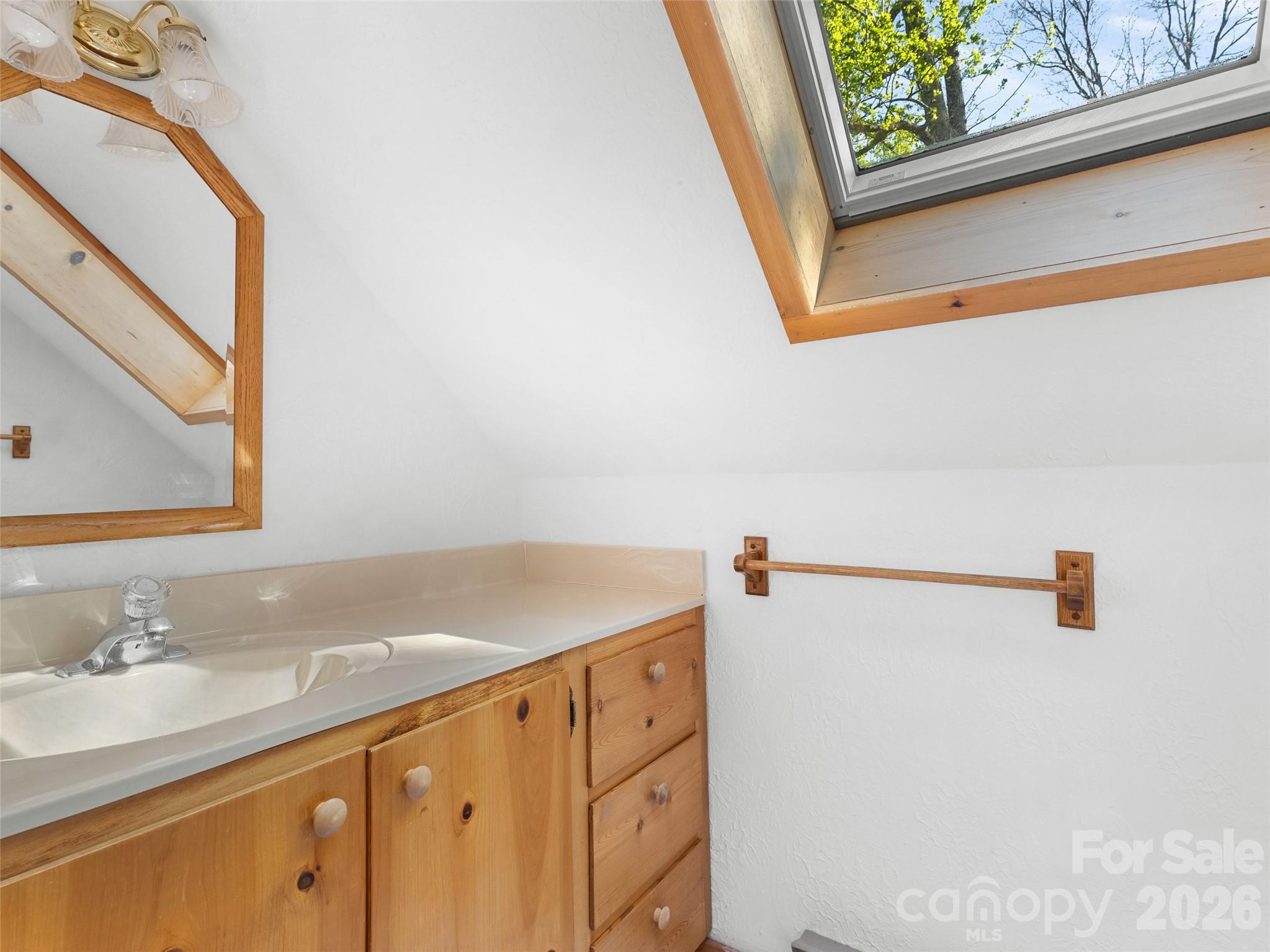 178 Tablerock Drive — Saluda
