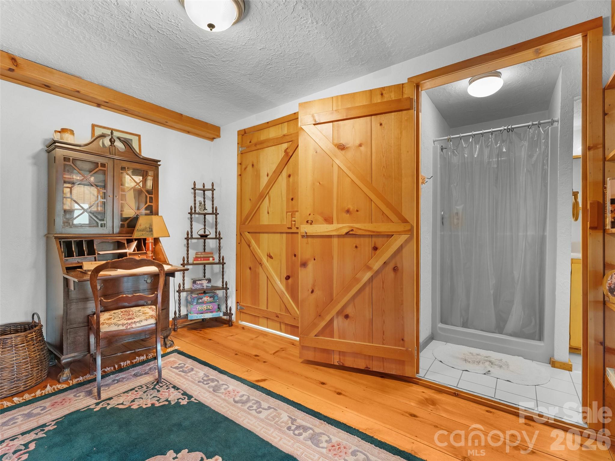178 Tablerock Drive — Saluda
