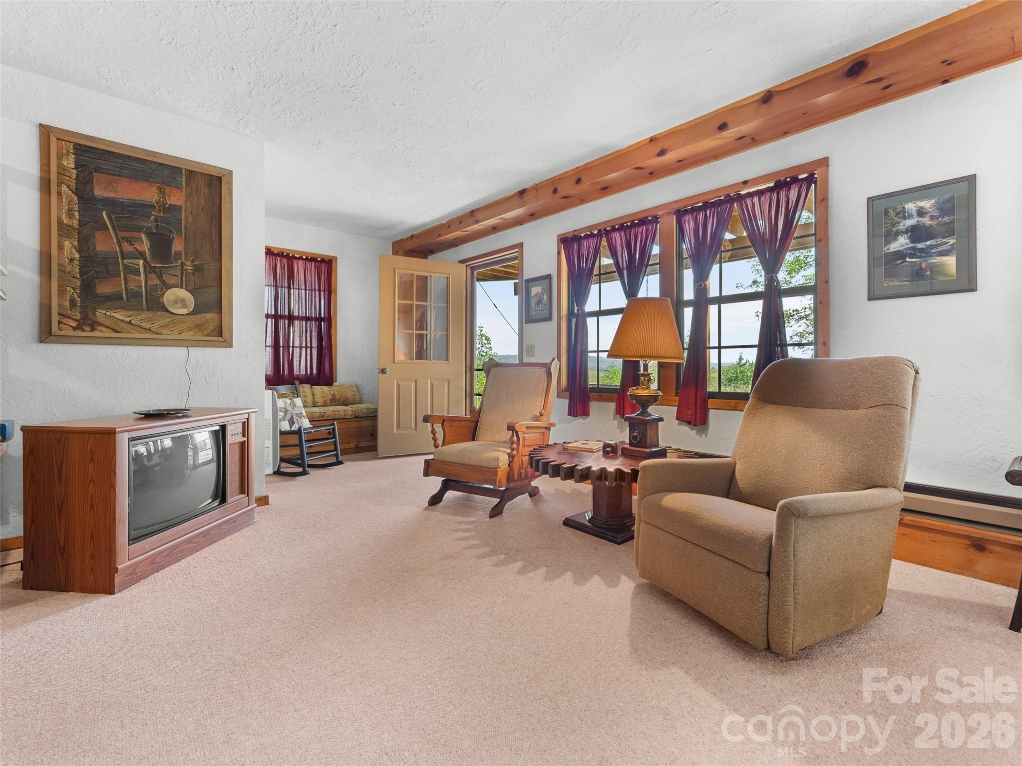 178 Tablerock Drive — Saluda