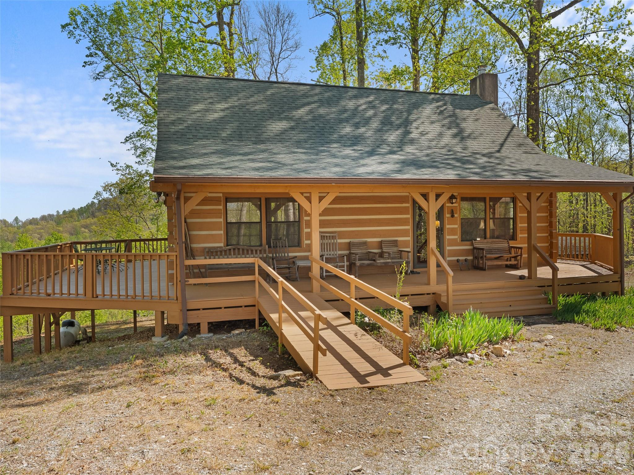 178 Tablerock Drive — Saluda