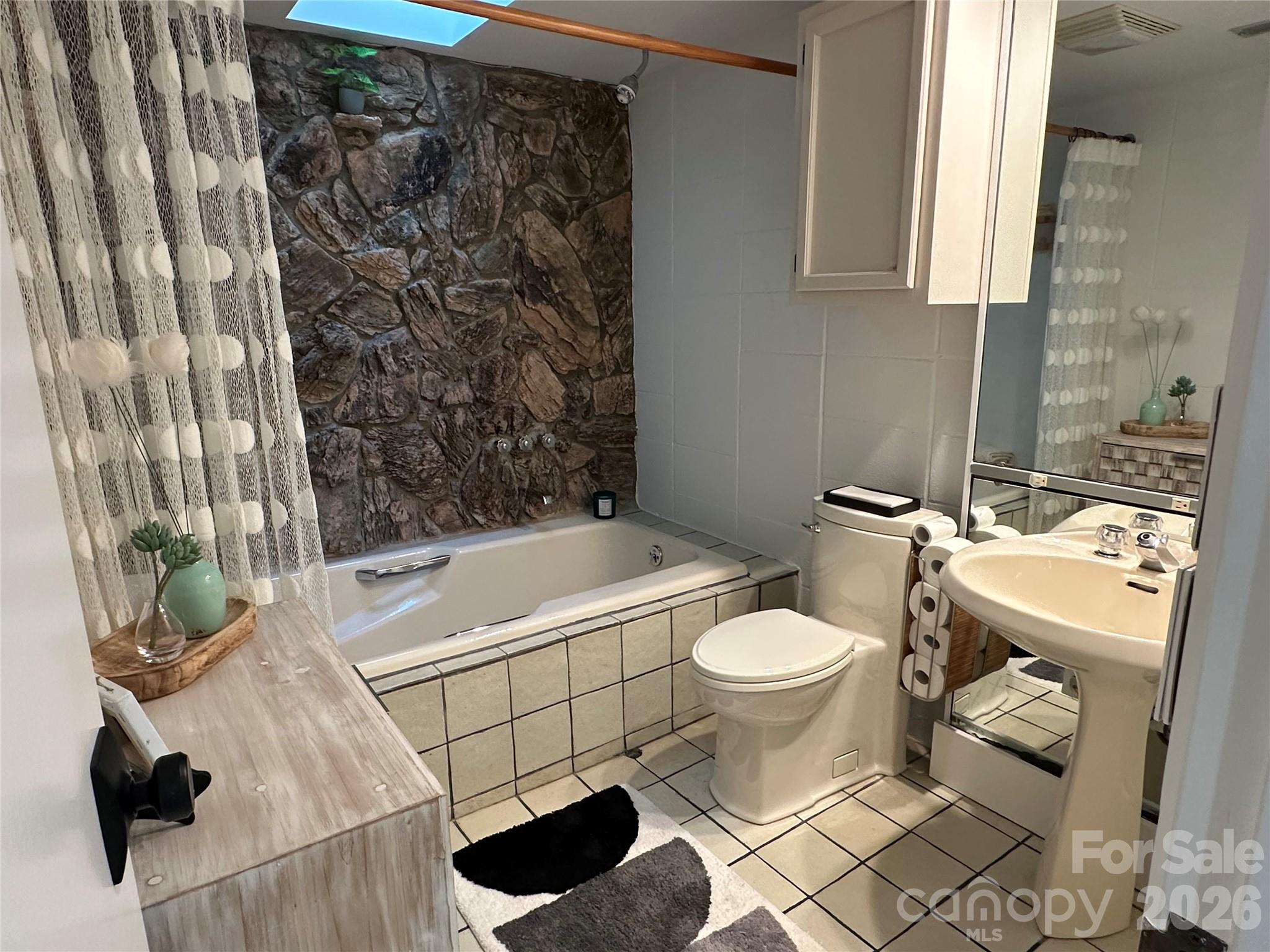3316 Johnny Cake Lane — Charlotte