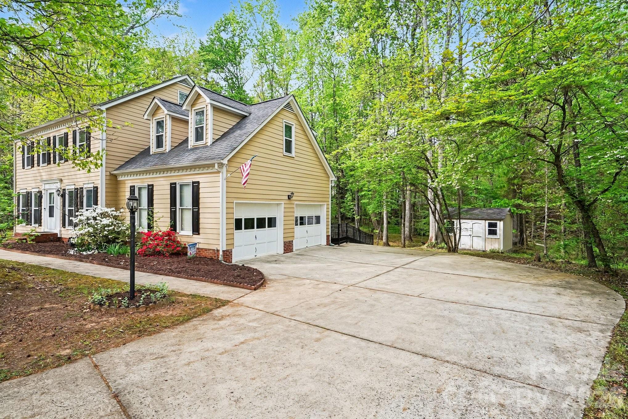 8637 Quarters Lane — Mint Hill