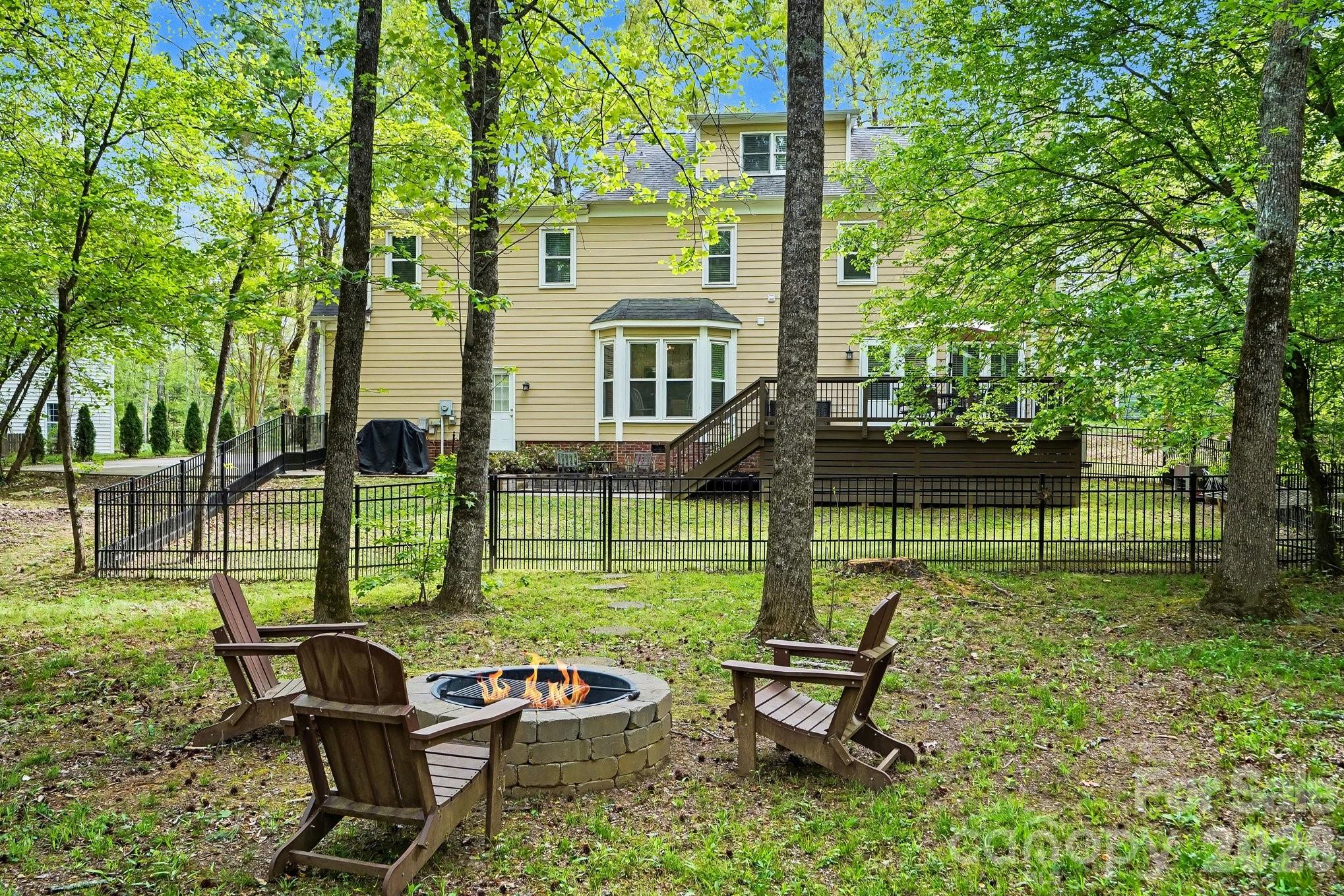 8637 Quarters Lane — Mint Hill