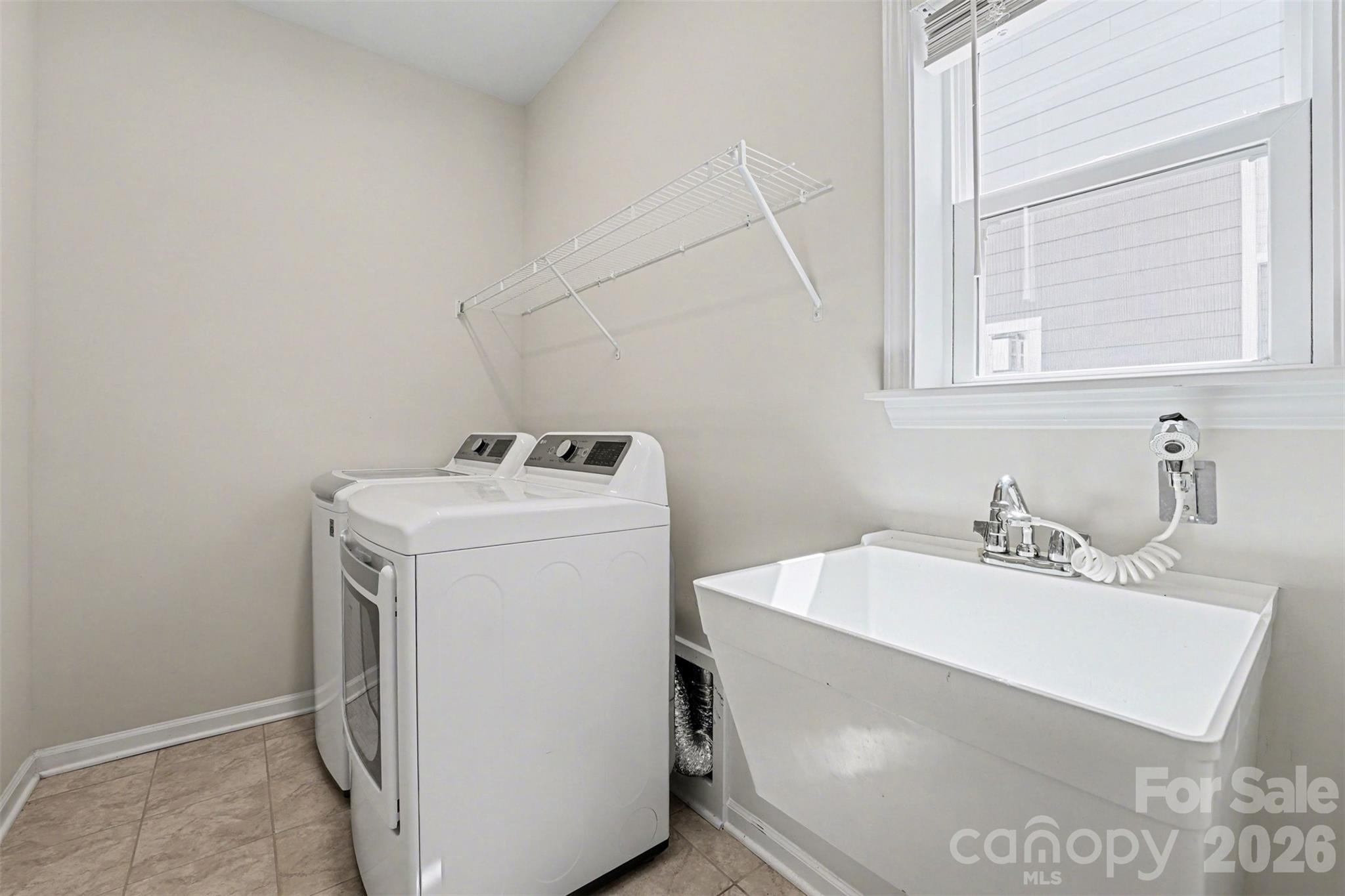 348 W Waterlynn Road — Mooresville