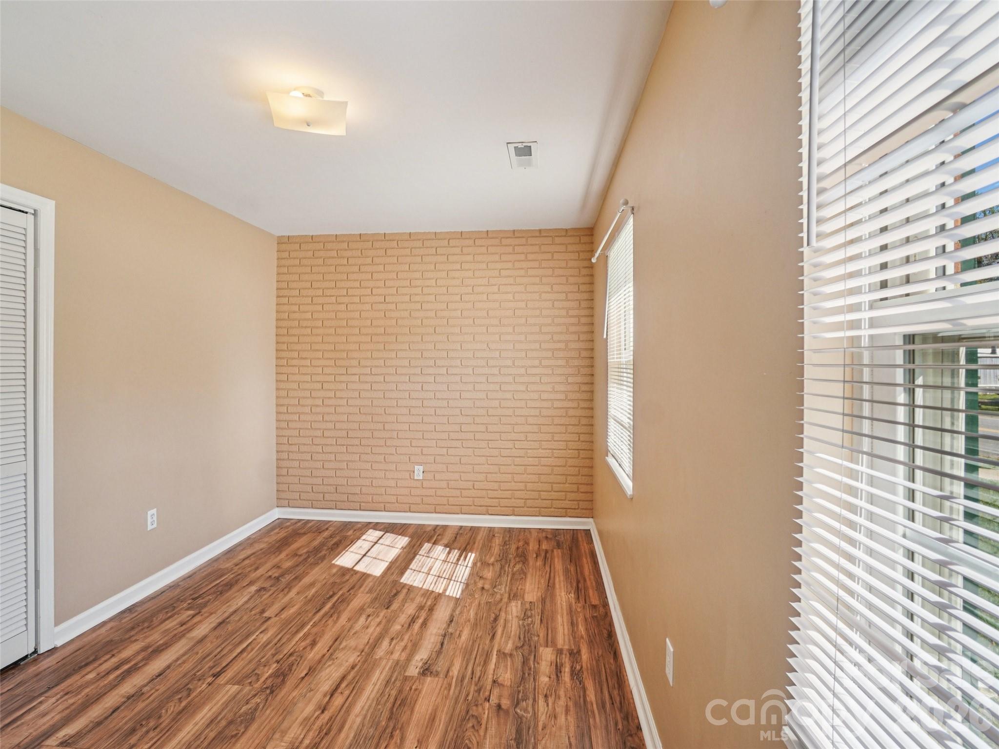 88 Lees Creek Road — Asheville