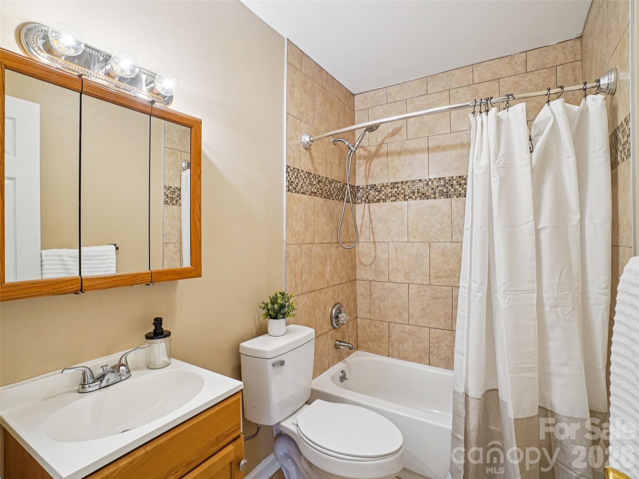 88 Lees Creek Road — Asheville