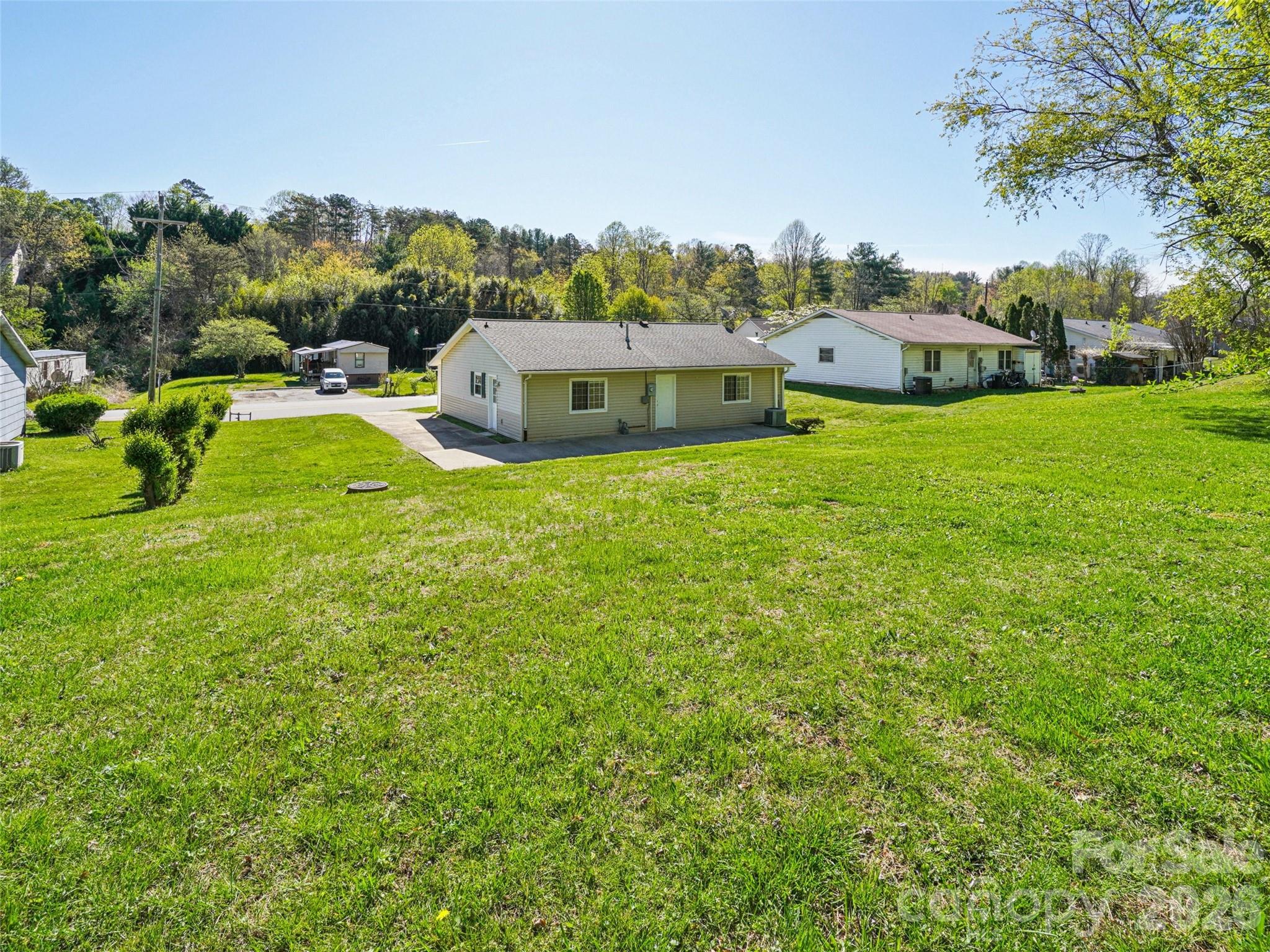 88 Lees Creek Road — Asheville