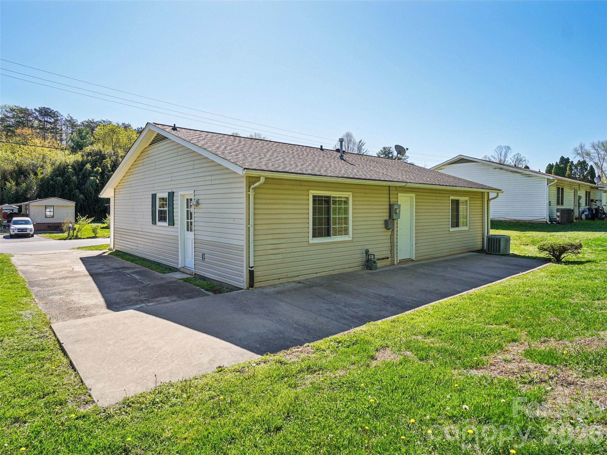 88 Lees Creek Road — Asheville