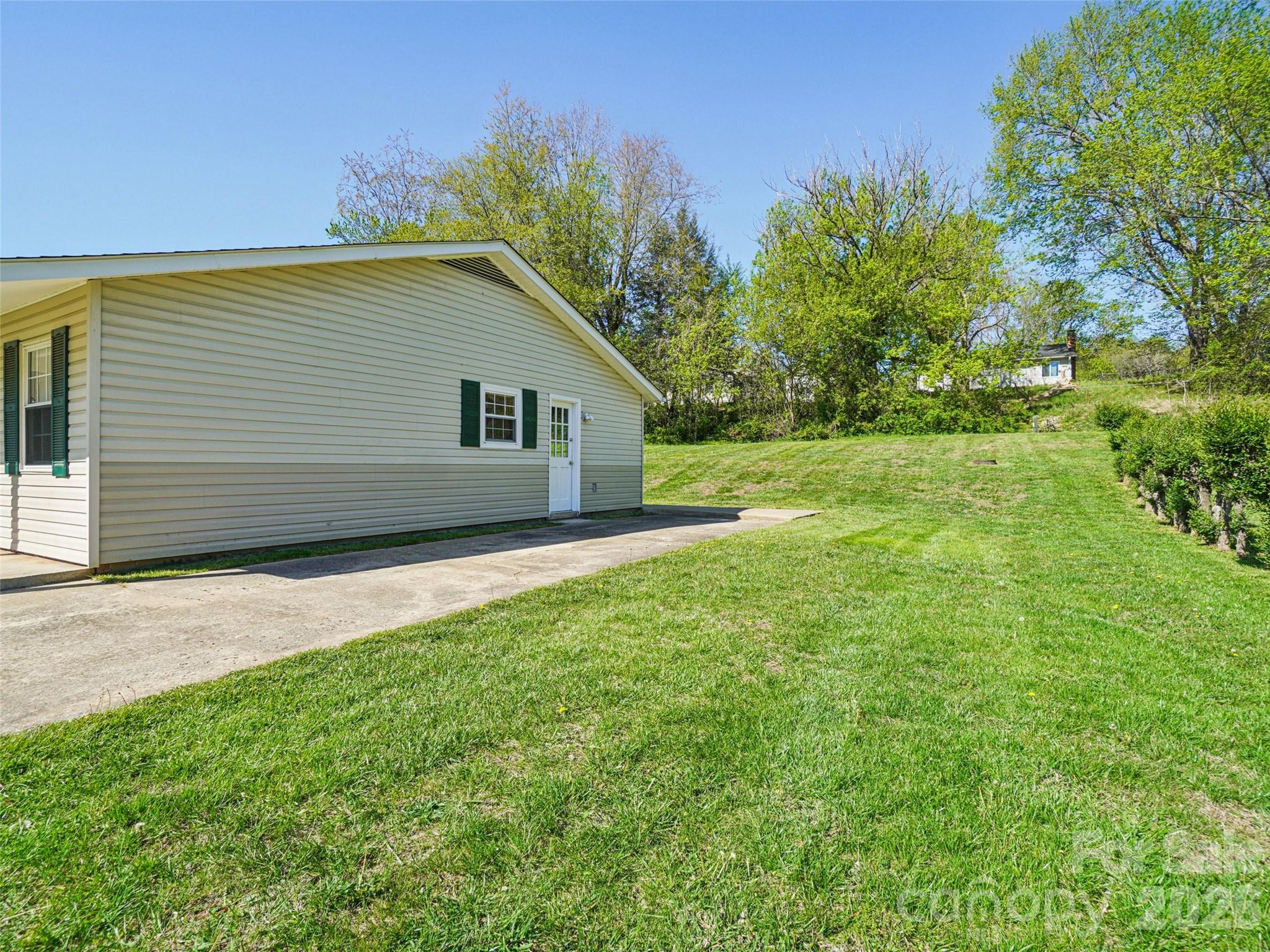 88 Lees Creek Road — Asheville