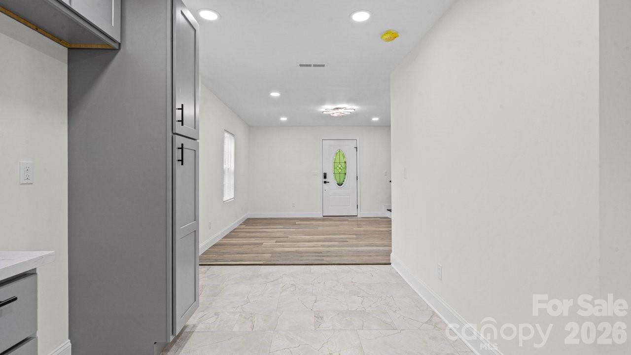 102 W Carolina Avenue — Bessemer City
