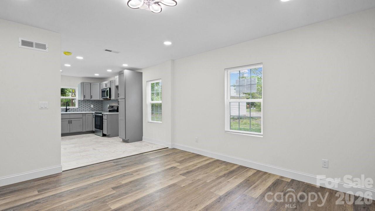 102 W Carolina Avenue — Bessemer City