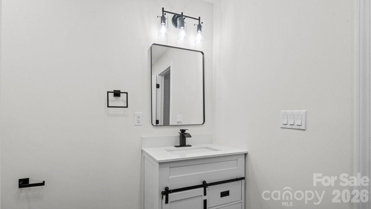 102 W Carolina Avenue — Bessemer City