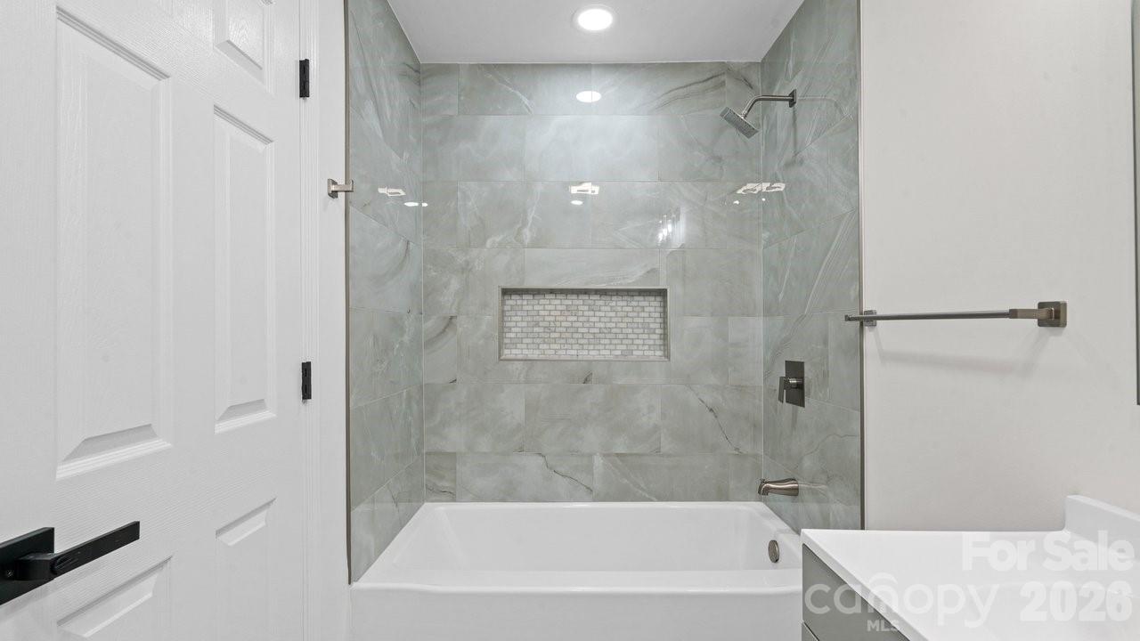 102 W Carolina Avenue — Bessemer City