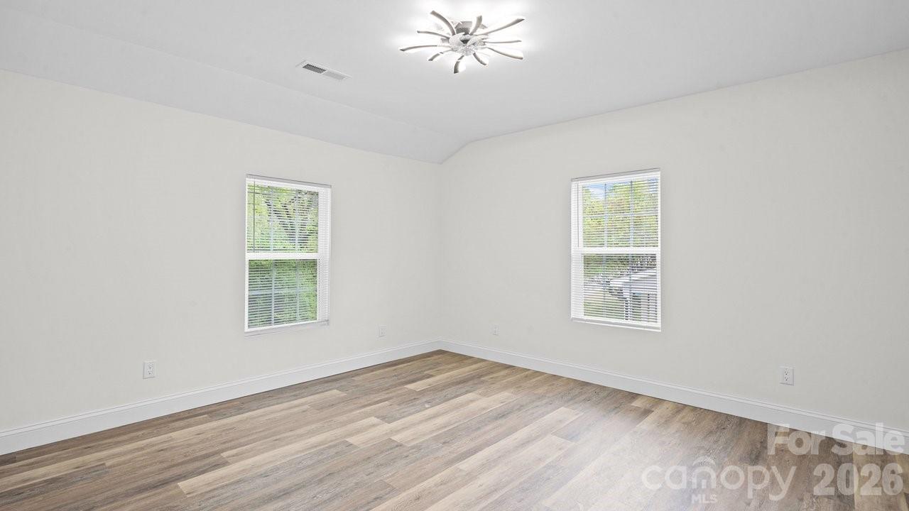 102 W Carolina Avenue — Bessemer City