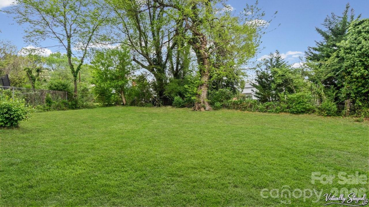 102 W Carolina Avenue — Bessemer City