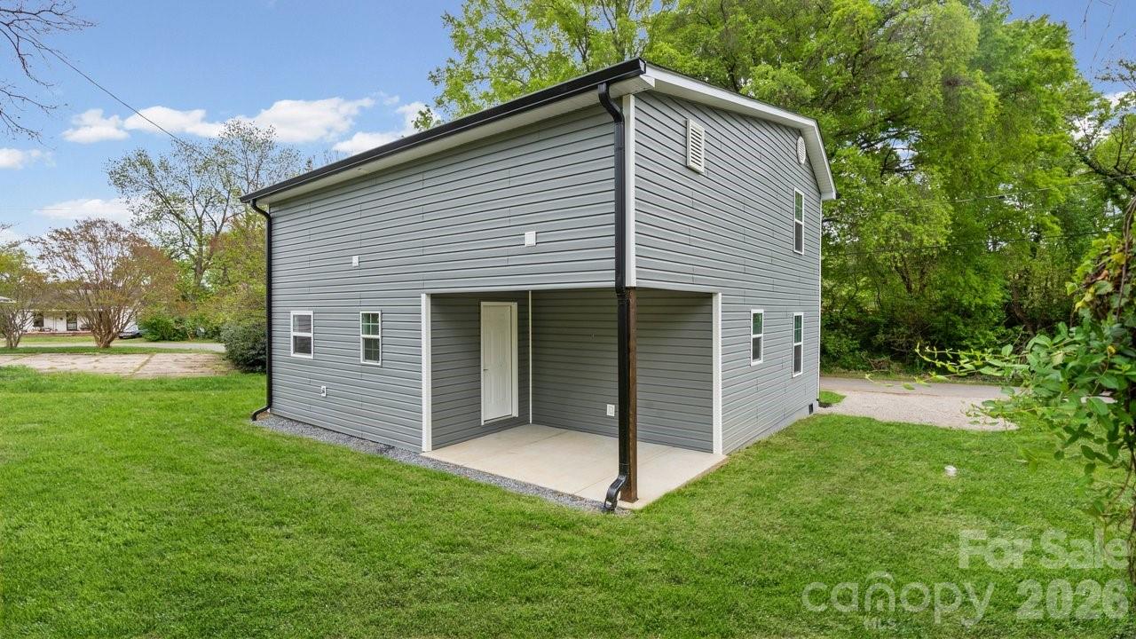 102 W Carolina Avenue — Bessemer City