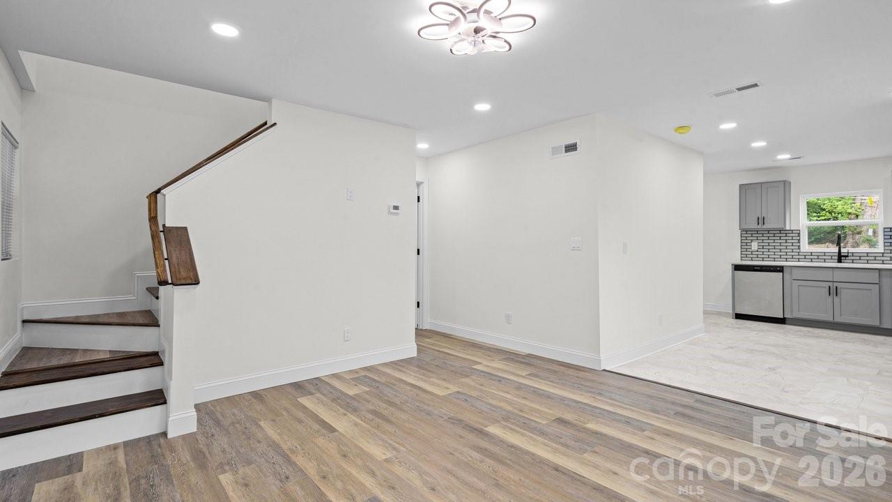 102 W Carolina Avenue — Bessemer City
