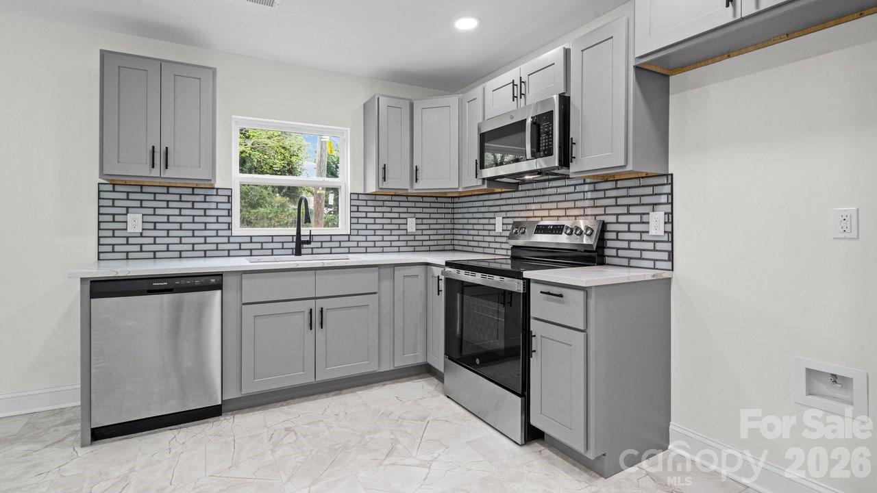 102 W Carolina Avenue — Bessemer City