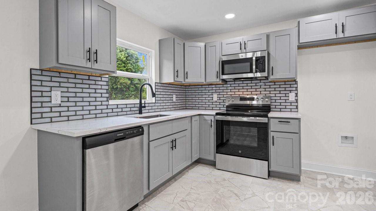102 W Carolina Avenue — Bessemer City