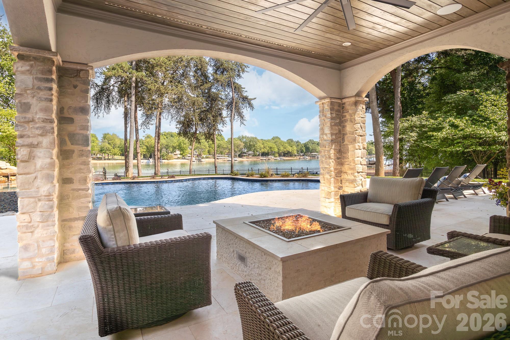 119 S Longfellow Lane — Mooresville