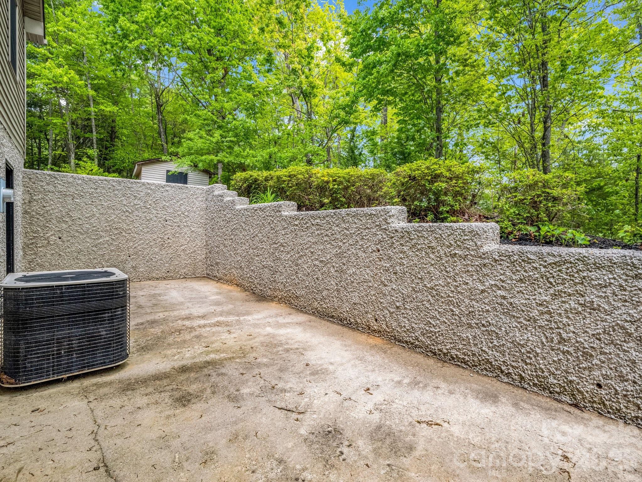2304 Mountain Page Road — Saluda
