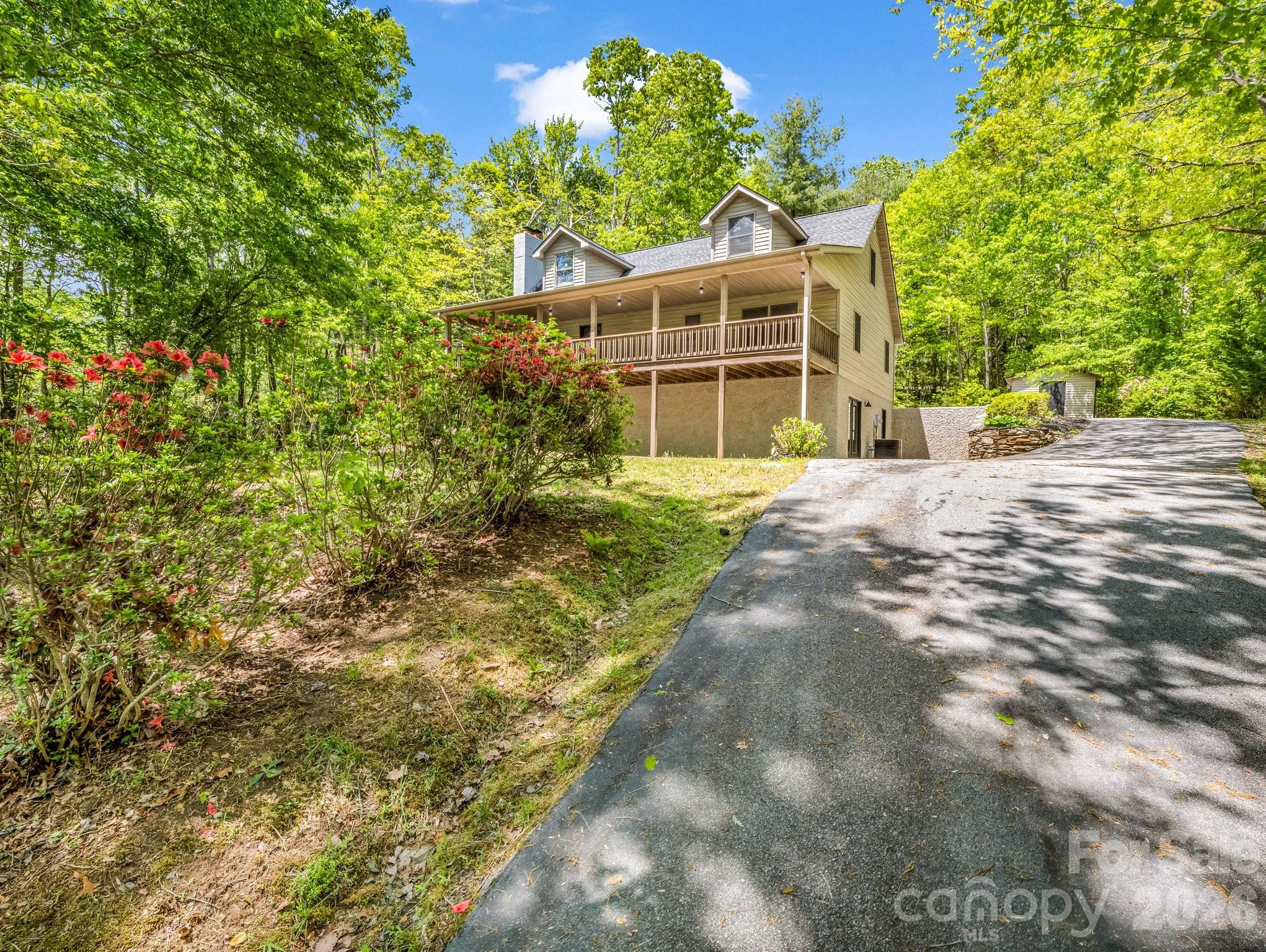 2304 Mountain Page Road — Saluda