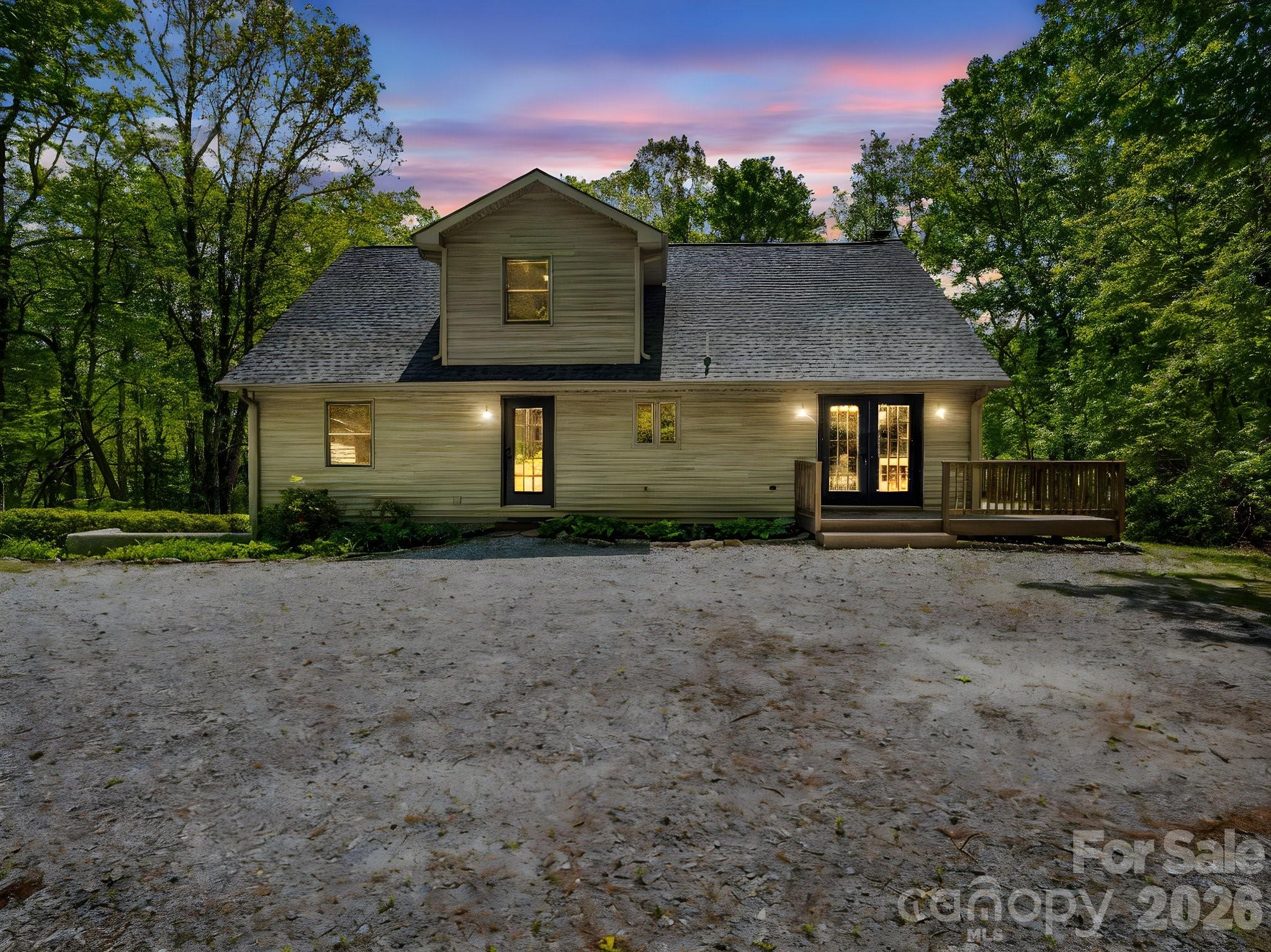 2304 Mountain Page Road — Saluda