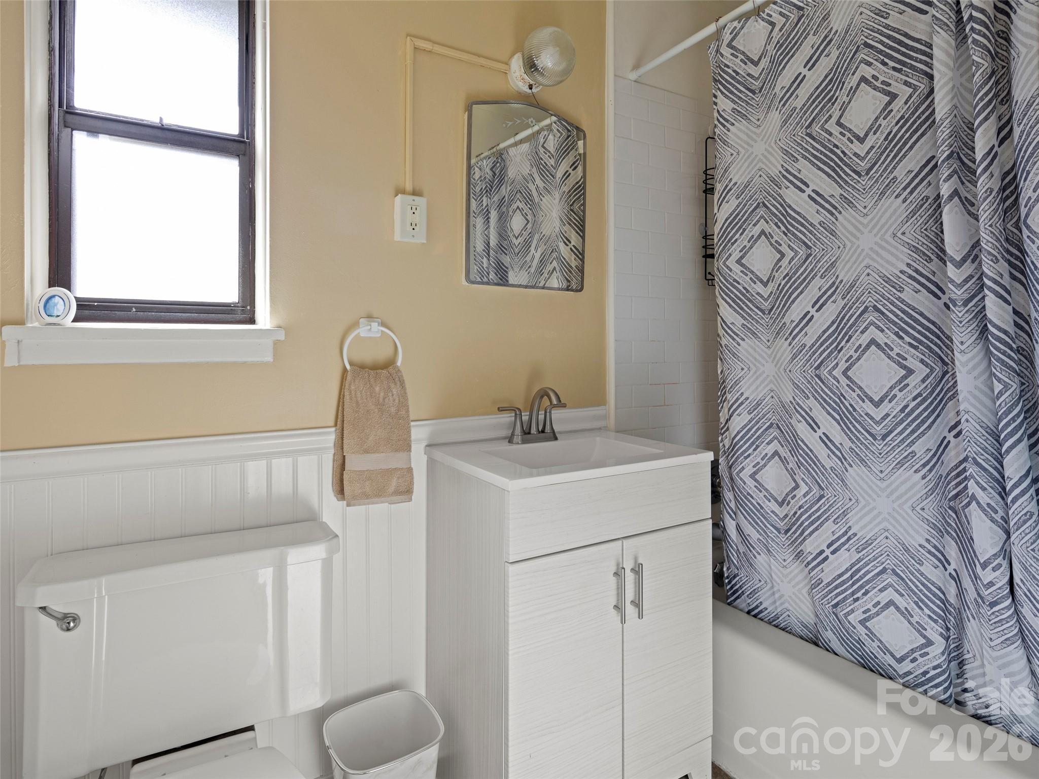 8 Units - 615 Biltmore Avenue — Asheville
