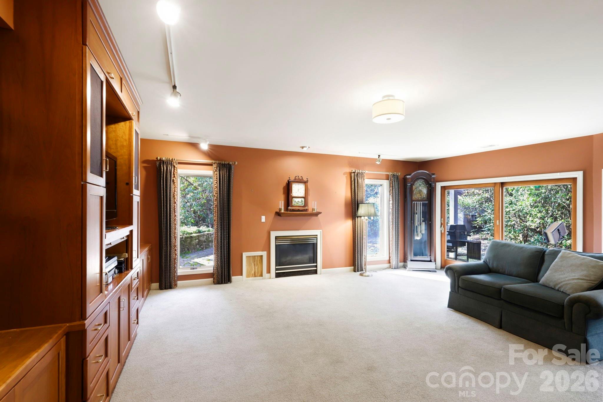 100 Elmridge Drive — Flat Rock