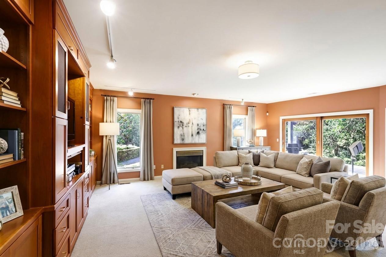 100 Elmridge Drive — Flat Rock