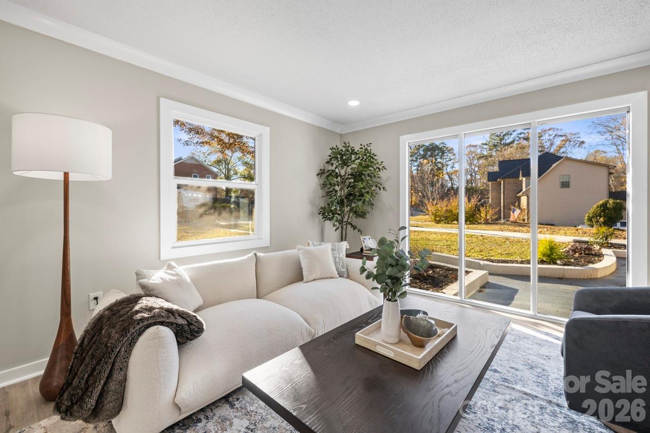 335 Eastcliff Drive SE — Concord