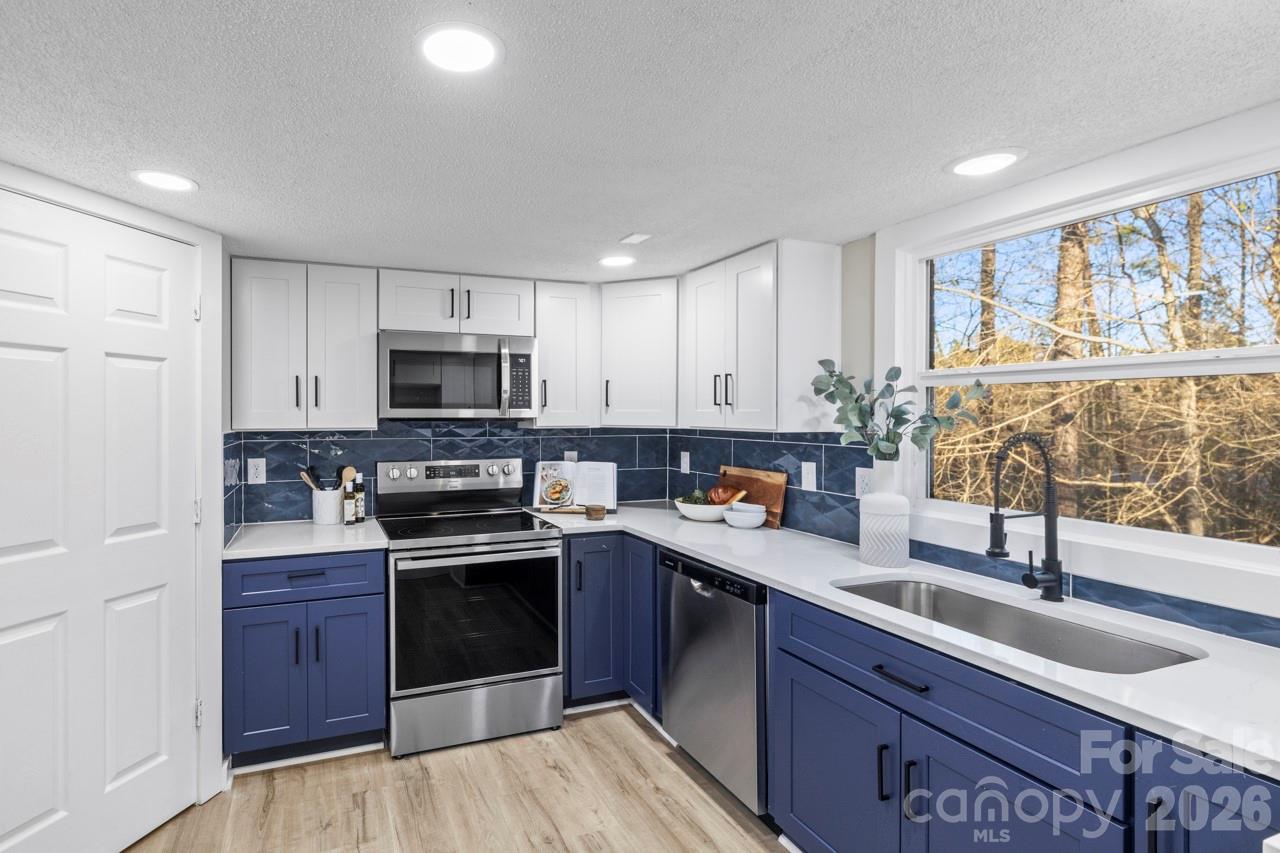 335 Eastcliff Drive SE — Concord