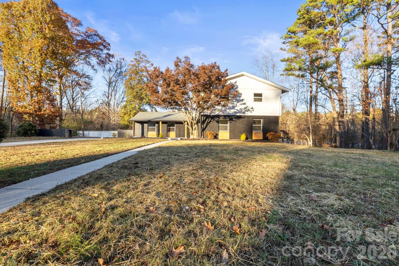 335 Eastcliff Drive SE — Concord