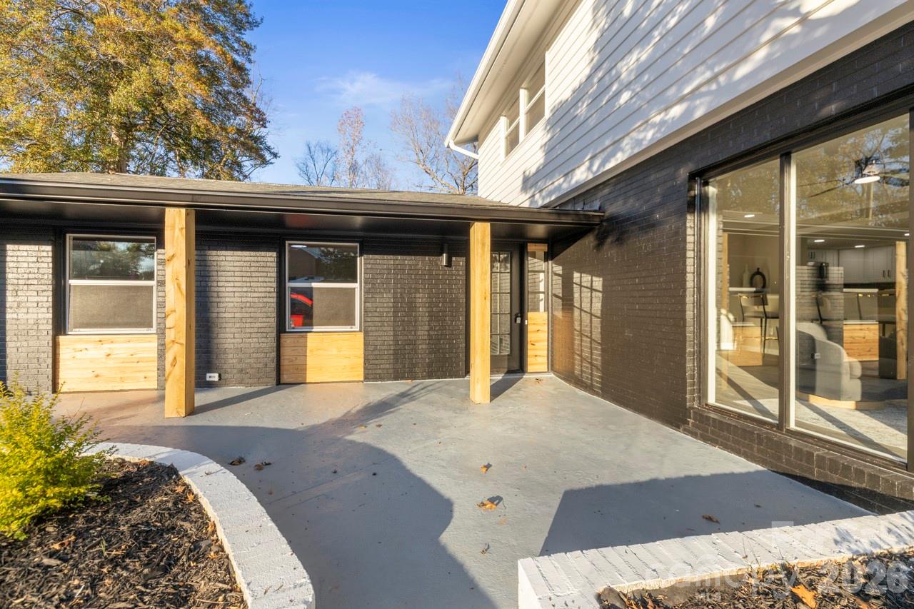 335 Eastcliff Drive SE — Concord