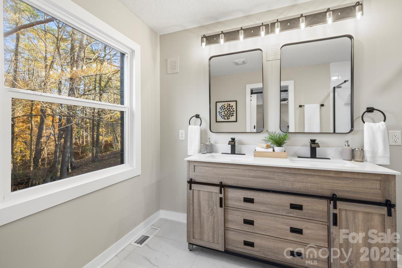 335 Eastcliff Drive SE — Concord