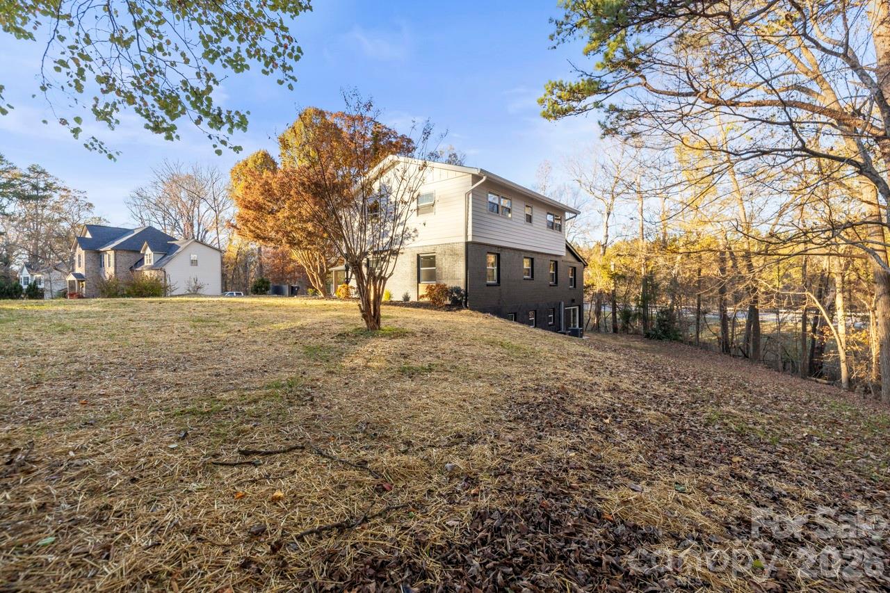 335 Eastcliff Drive SE — Concord