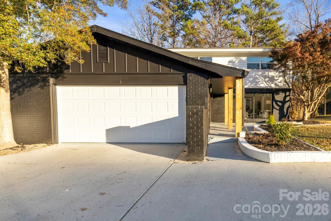 335 Eastcliff Drive SE — Concord
