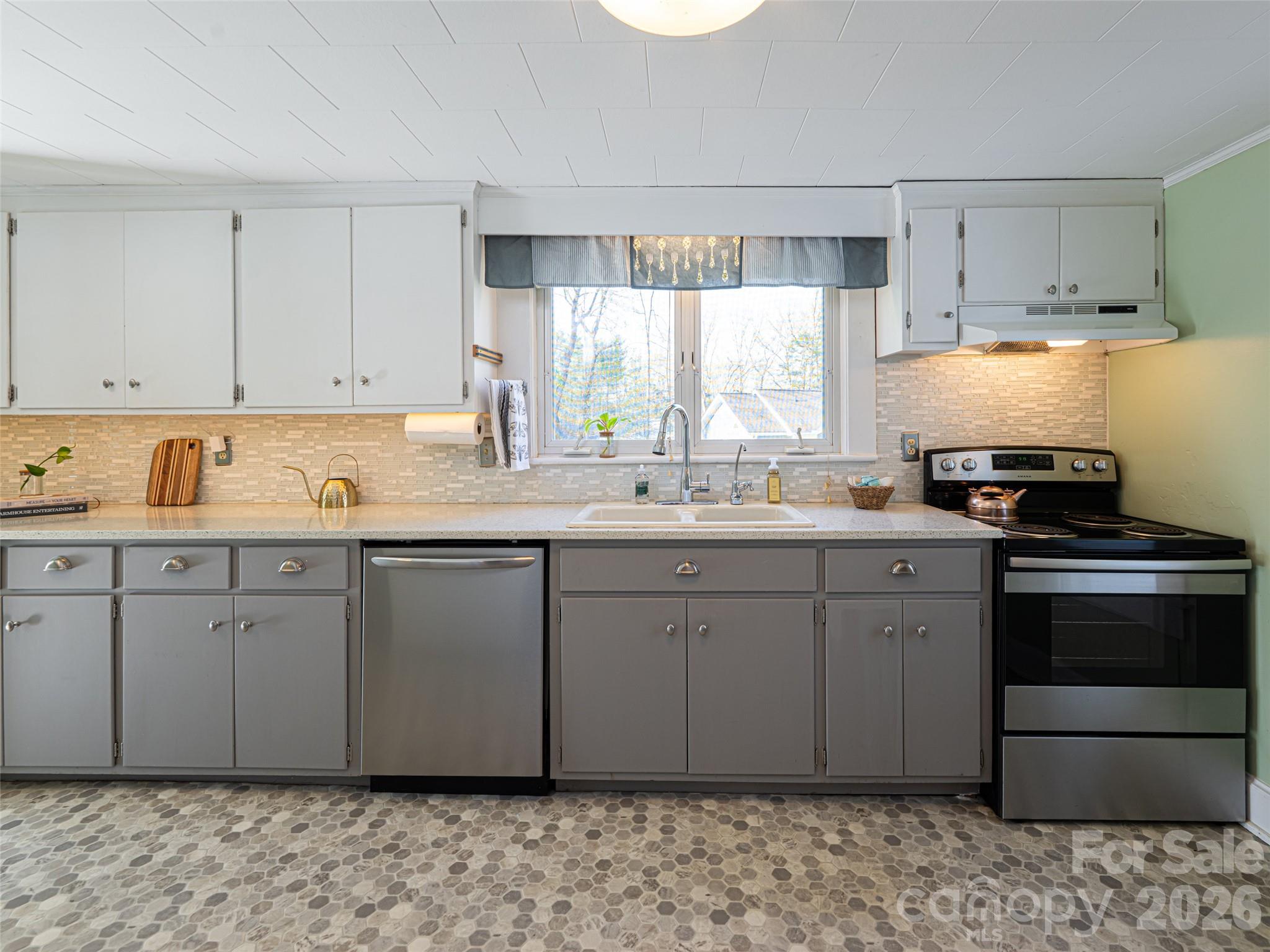 516 Onteora Boulevard — Asheville
