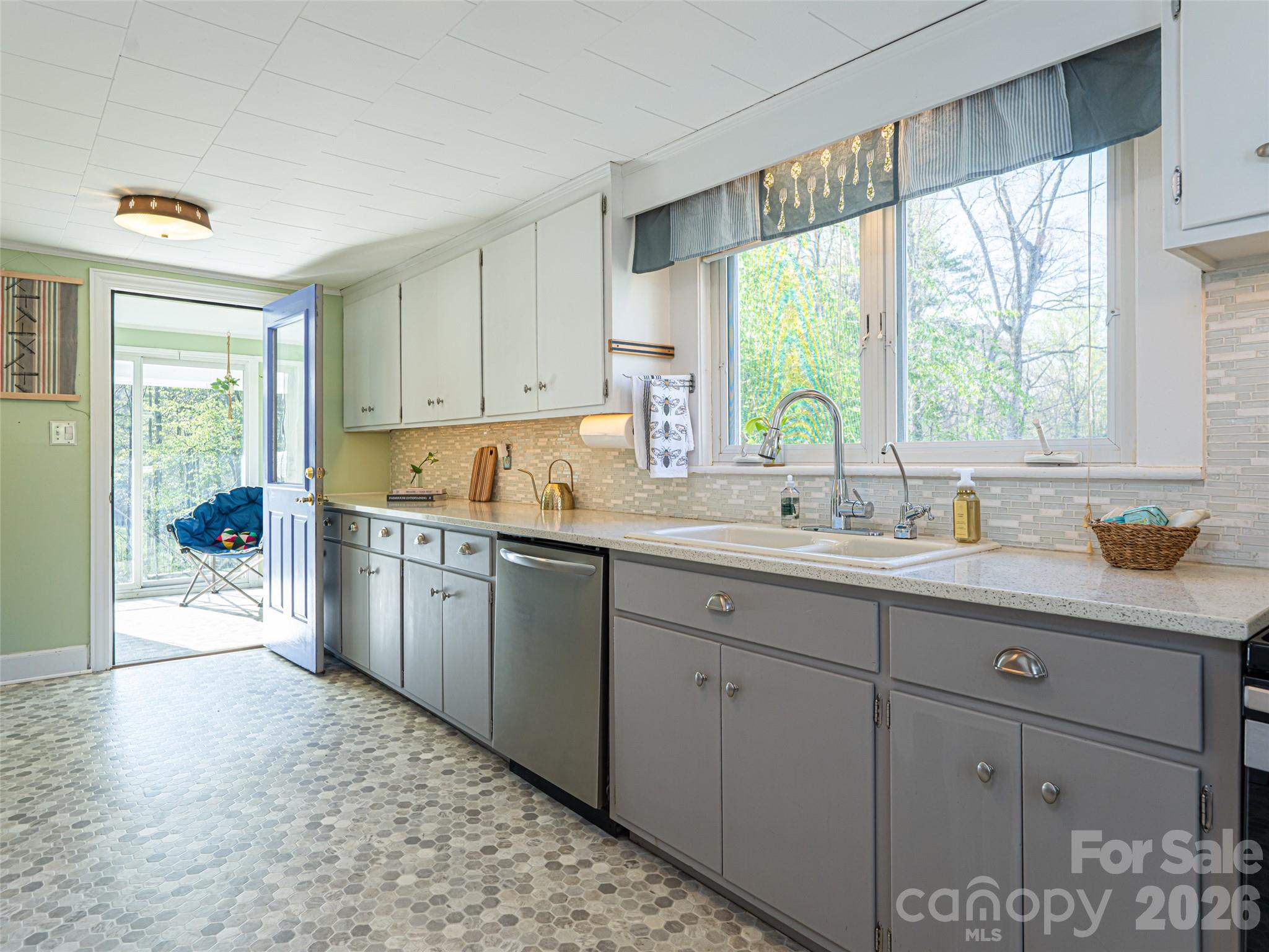 516 Onteora Boulevard — Asheville