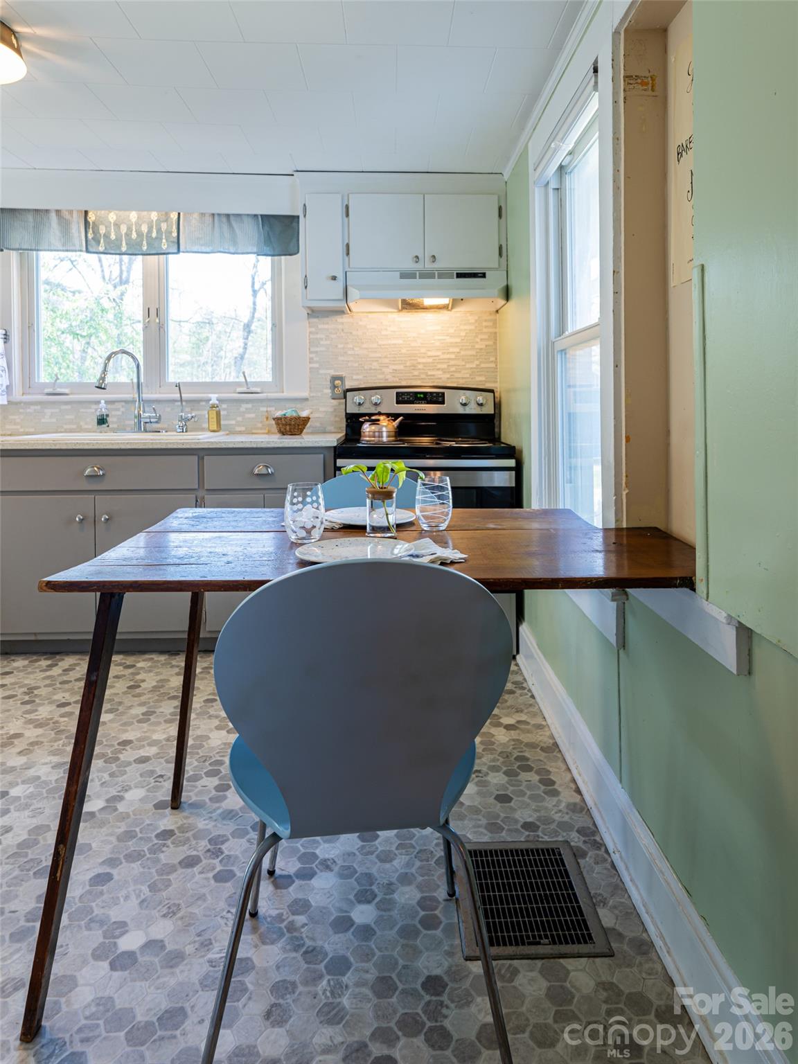 516 Onteora Boulevard — Asheville