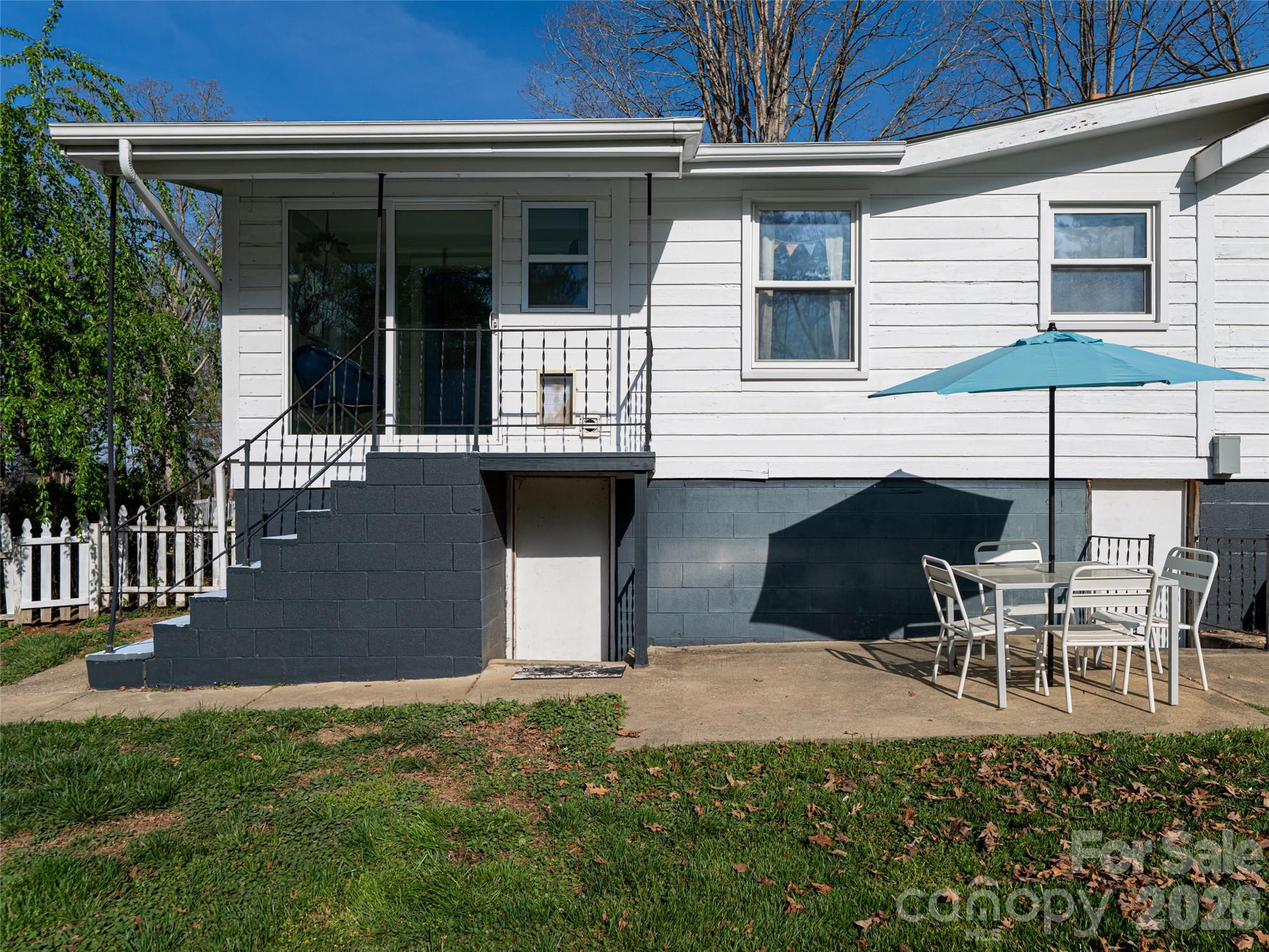 516 Onteora Boulevard — Asheville