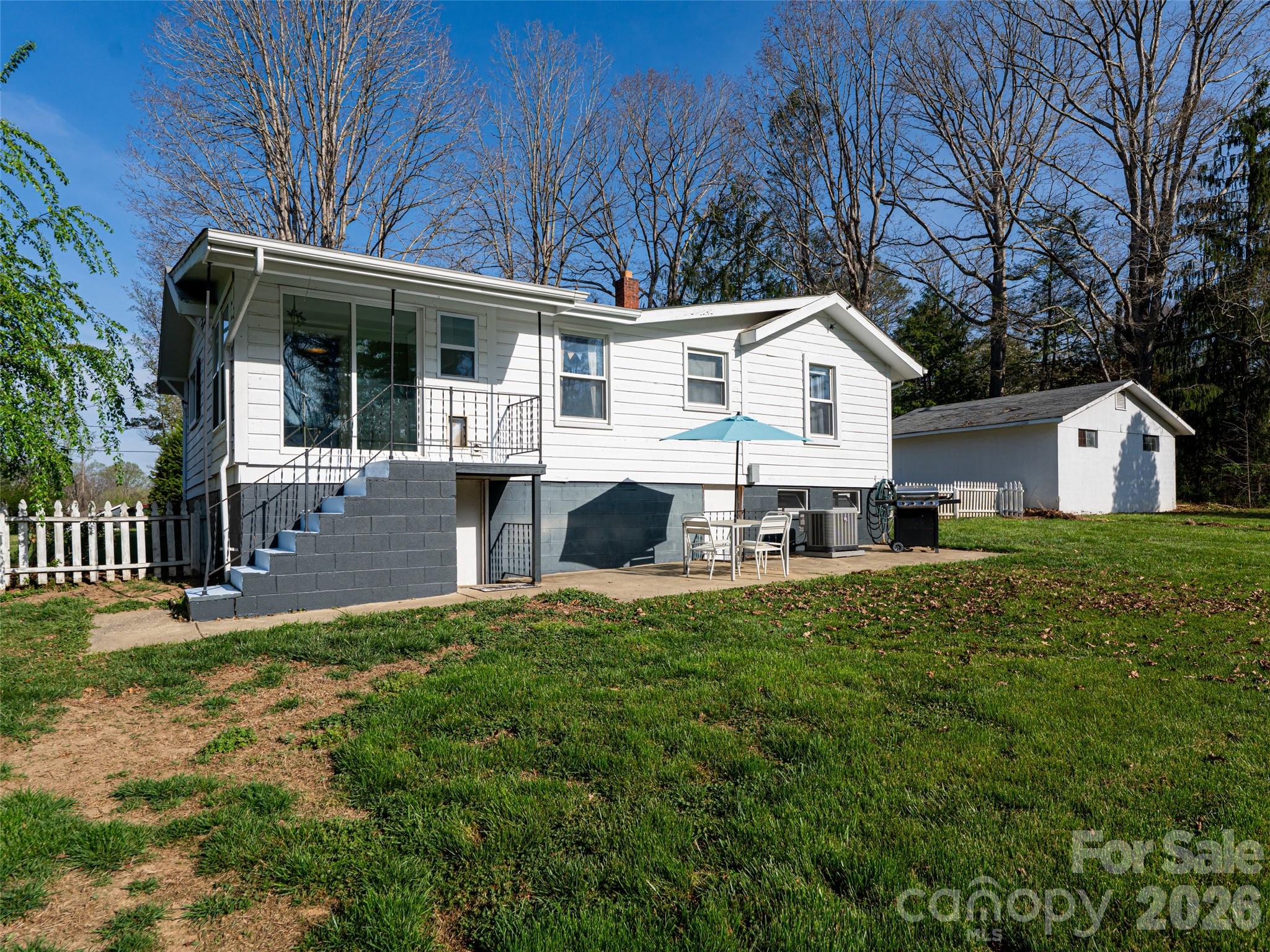 516 Onteora Boulevard — Asheville