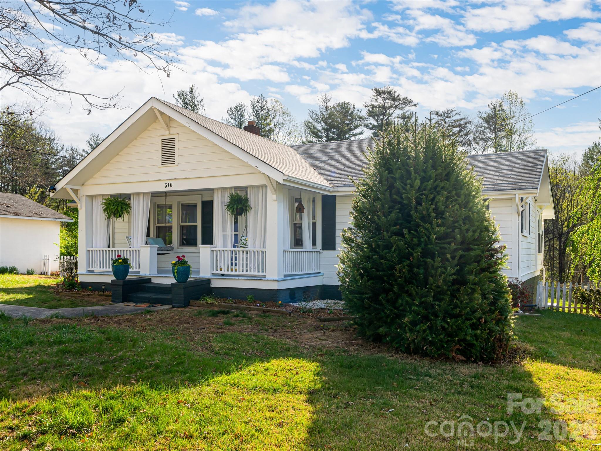516 Onteora Boulevard — Asheville