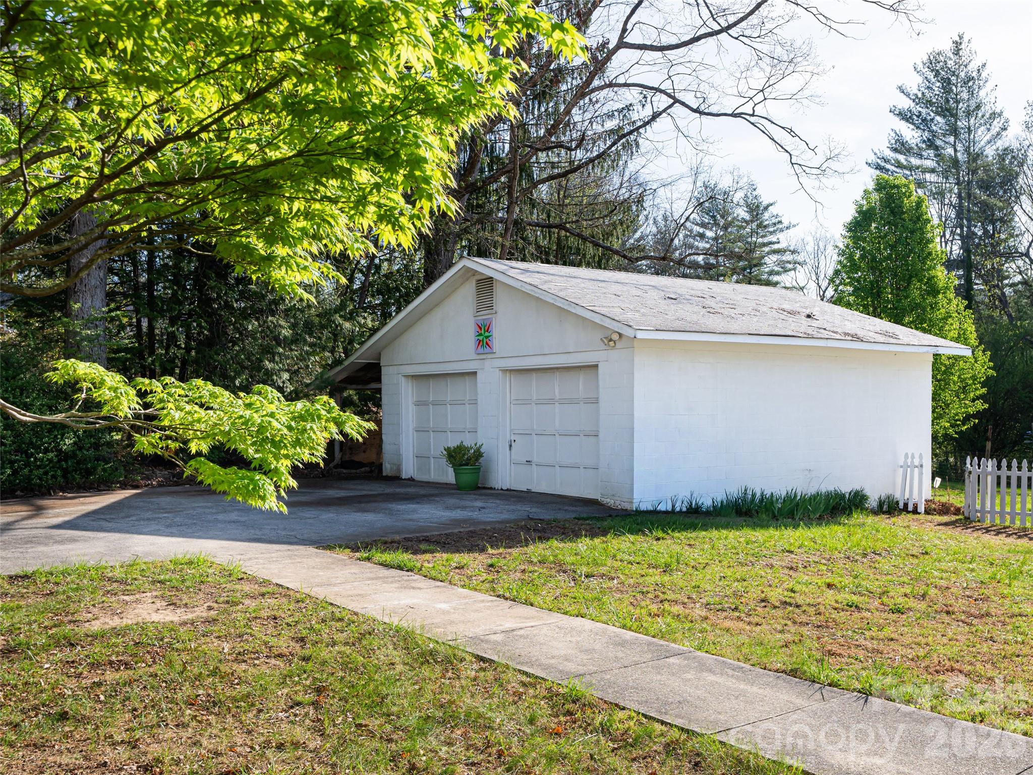 516 Onteora Boulevard — Asheville