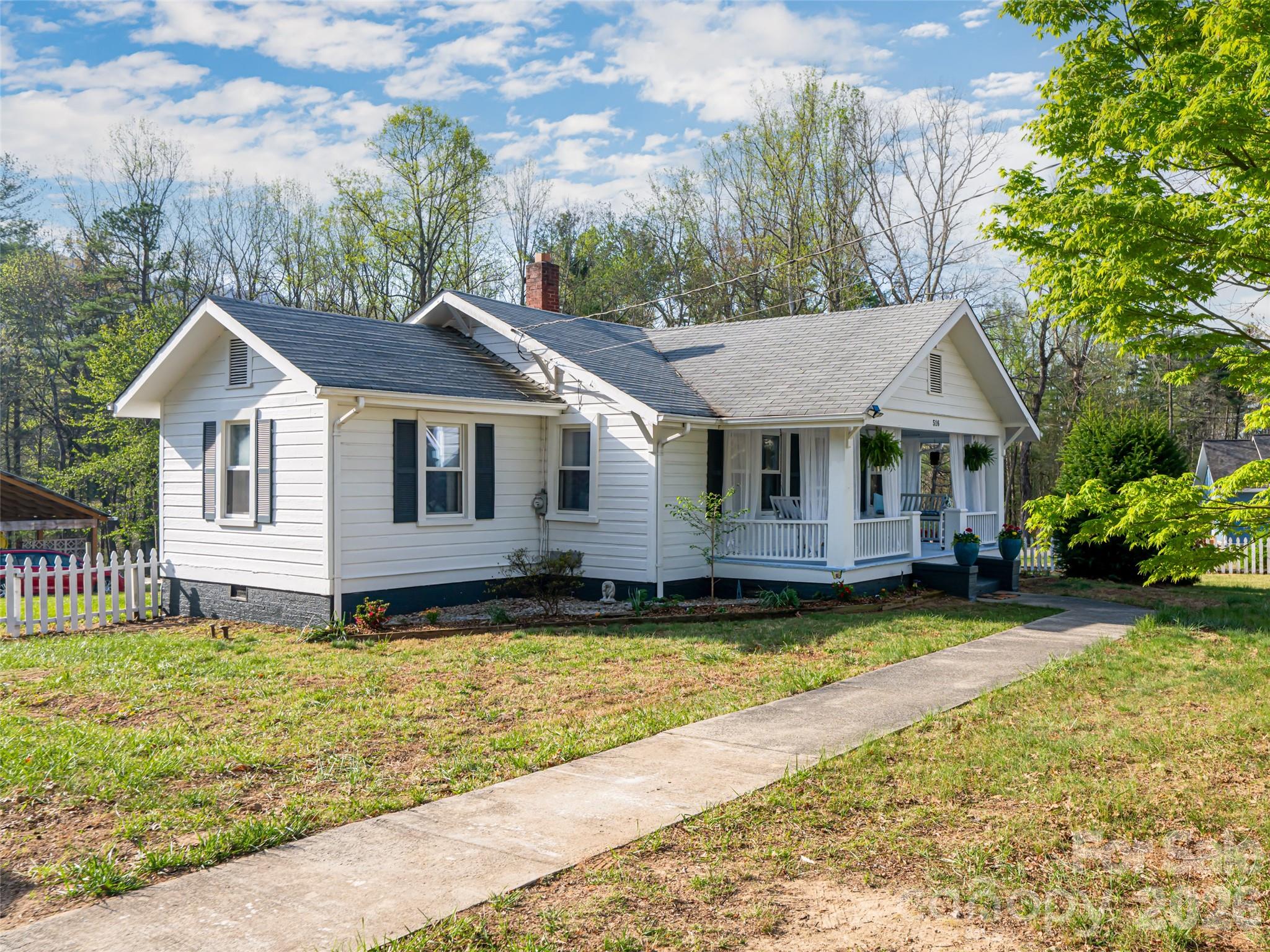 516 Onteora Boulevard — Asheville