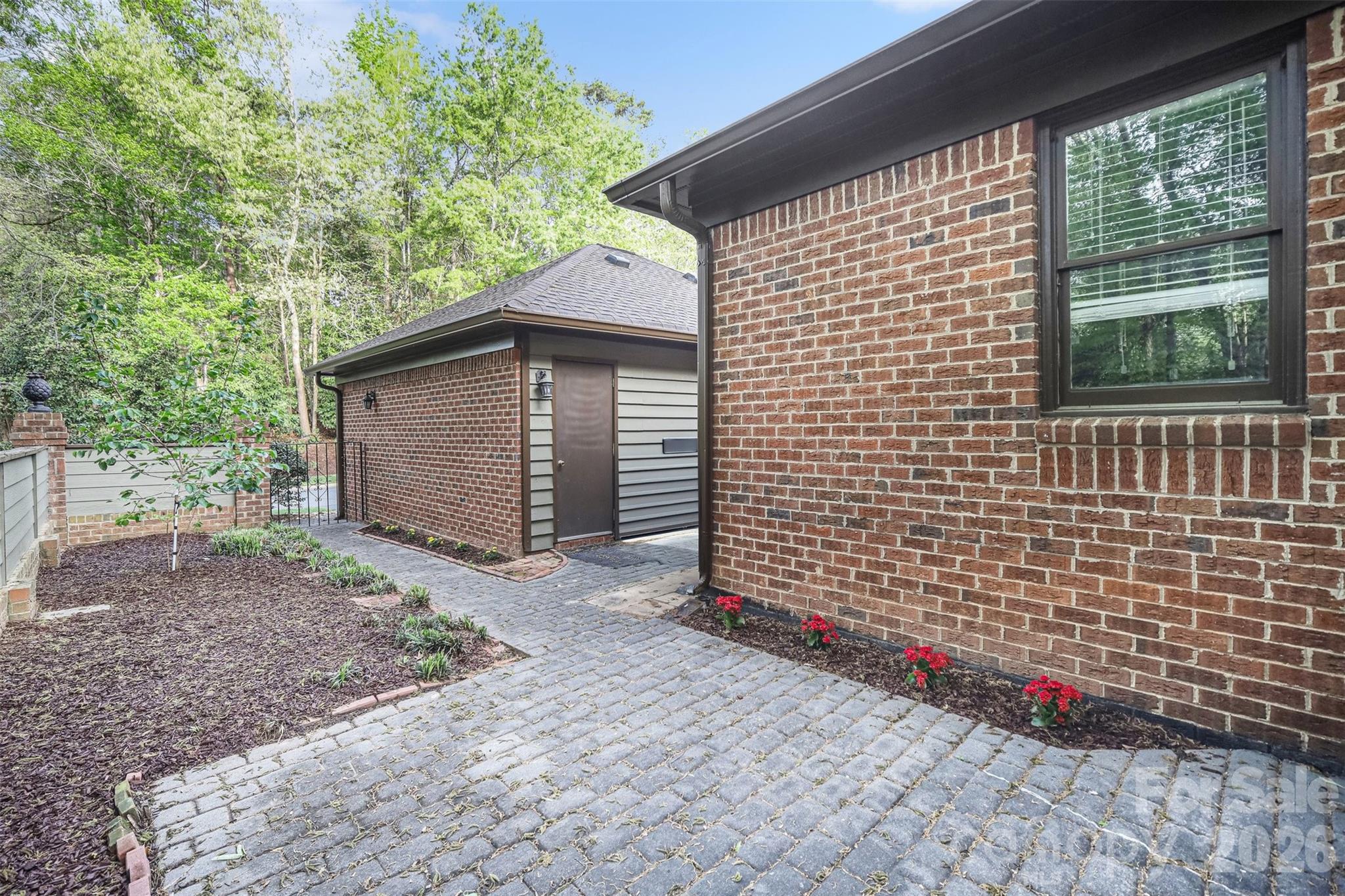 7443 Newmans Lane — Charlotte
