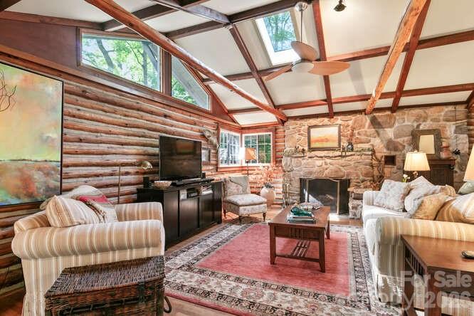 20 Deva Glen Road — Asheville