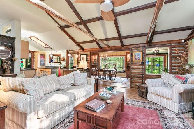 20 Deva Glen Road — Asheville